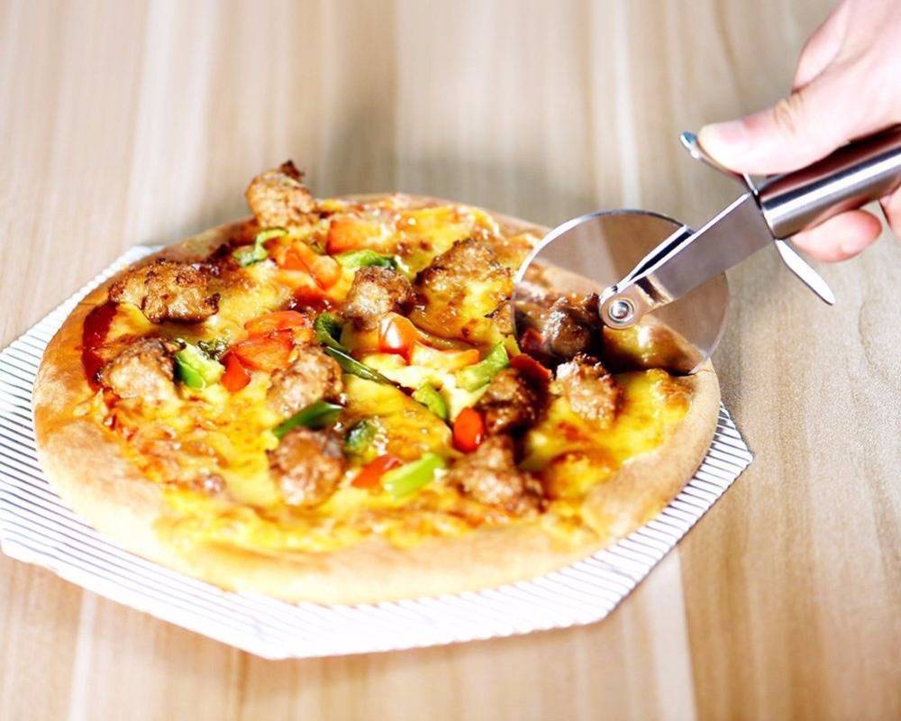 Round Stainless Steel Pizza Cutter